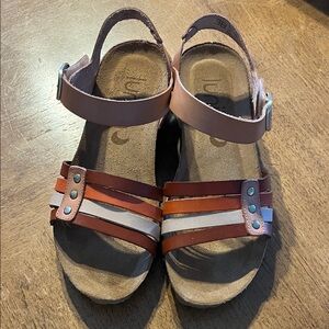 NWT! Stylish Women's Sandals in Brown and Tan